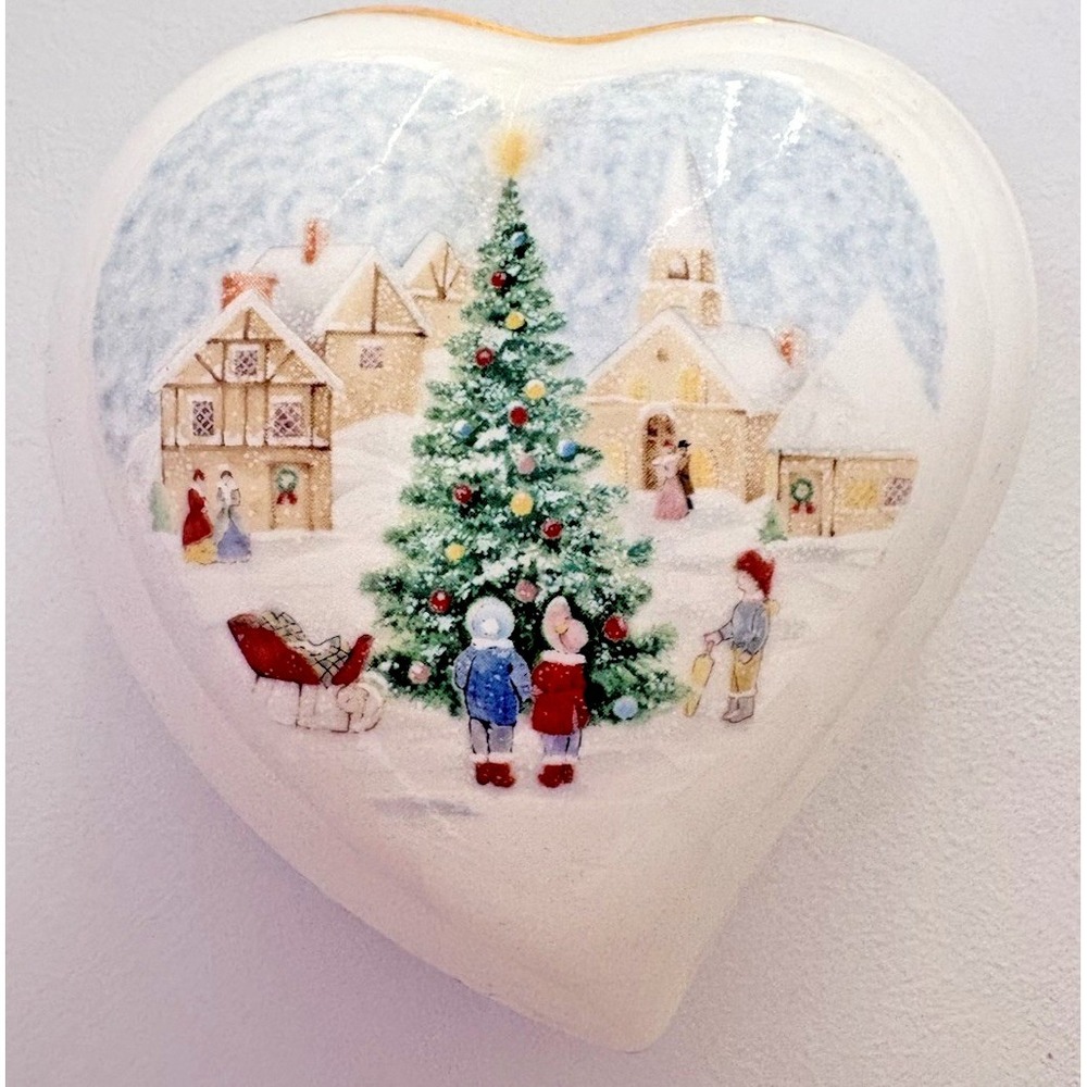 Mikasa MERRY CHRISTMAS Holiday Covered‎ Heart Shaped Bowl Trinket Box - FX032